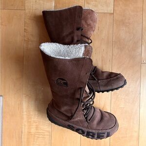 Almost new beautiful and super warm leather and wool Sorel boots.
